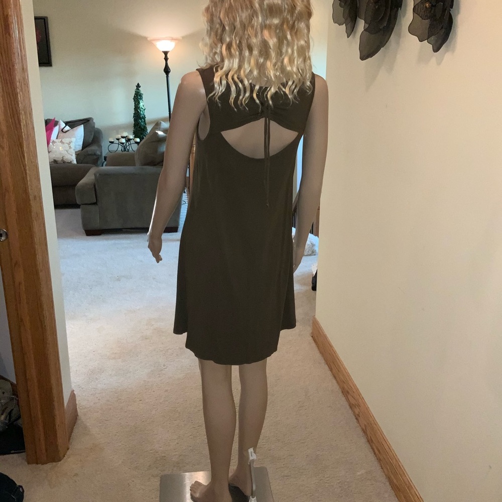 👗👗ALYA T-SHIRT DRESS WITH CUTOUT BACK